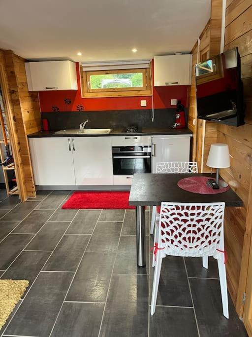 Chalet 2 Personnes Avec Jacuzzi Et Piscine Saisonniere Partagee Corcieux 外观 照片