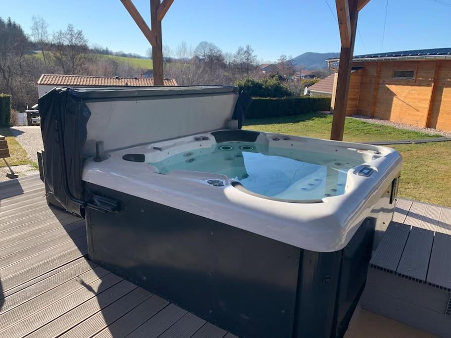 Chalet 2 Personnes Avec Jacuzzi Et Piscine Saisonniere Partagee Corcieux 外观 照片
