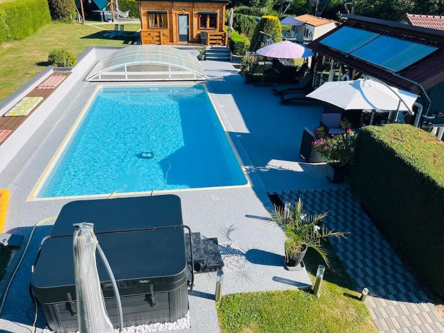 Chalet 2 Personnes Avec Jacuzzi Et Piscine Saisonniere Partagee Corcieux 外观 照片