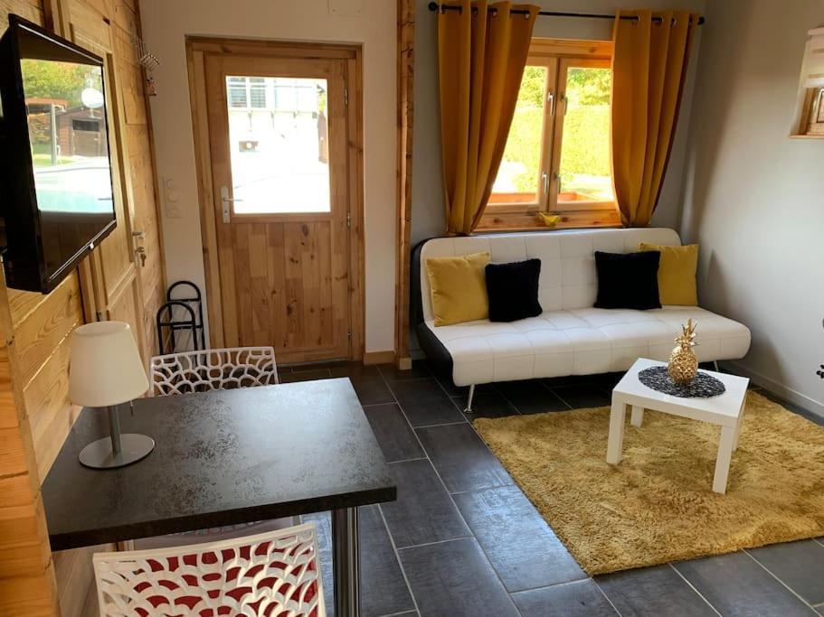 Chalet 2 Personnes Avec Jacuzzi Et Piscine Saisonniere Partagee Corcieux 外观 照片