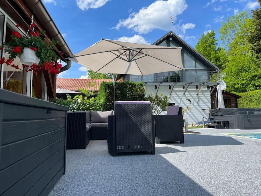 Chalet 2 Personnes Avec Jacuzzi Et Piscine Saisonniere Partagee Corcieux 外观 照片