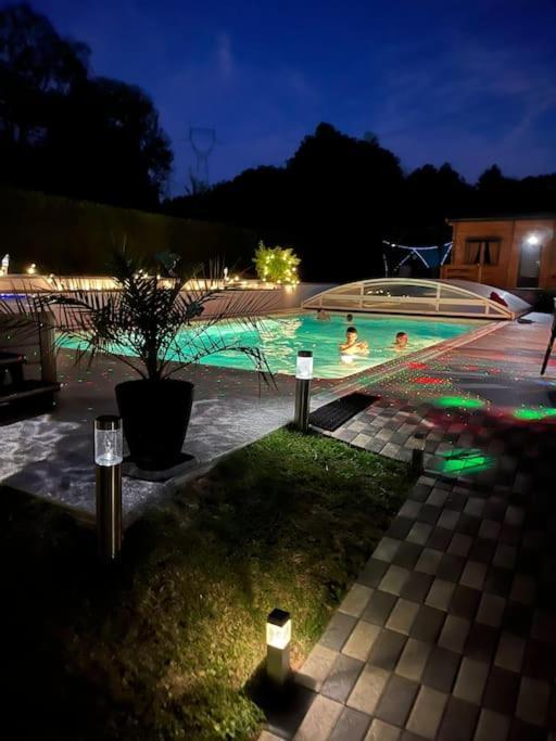 Chalet 2 Personnes Avec Jacuzzi Et Piscine Saisonniere Partagee Corcieux 外观 照片