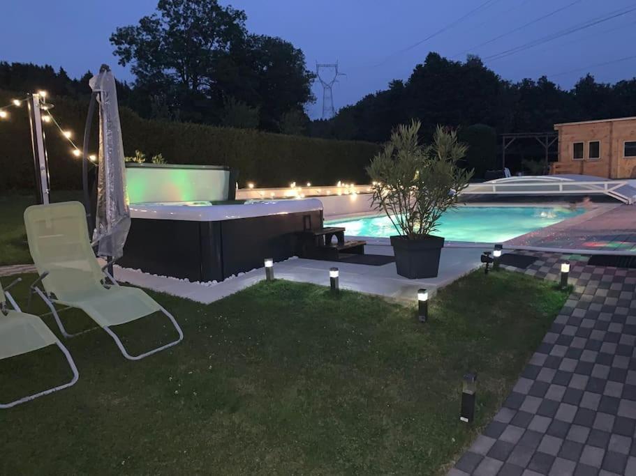Chalet 2 Personnes Avec Jacuzzi Et Piscine Saisonniere Partagee Corcieux 外观 照片